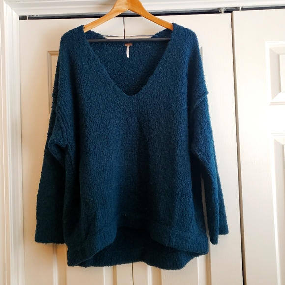 Free People Sweaters - GUC Free People oversized vneck sweater
